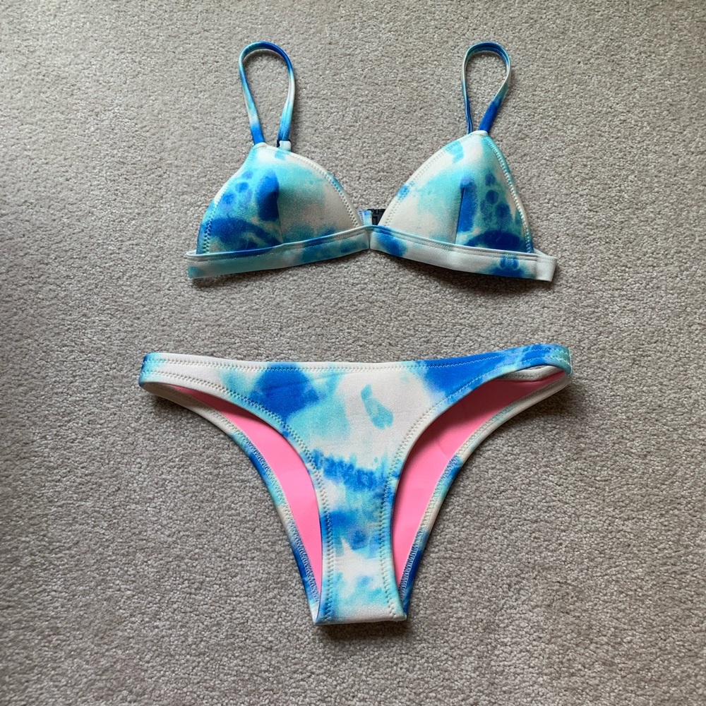 Triangl Swimsuit (top+bottom)